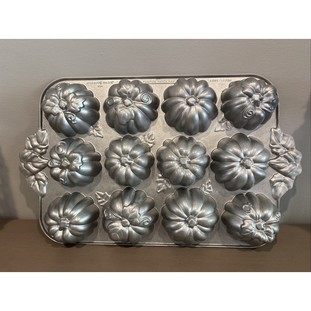 Nordicware Pumpkin Patch Pan Mini Bundt Cake Thanksgiving Harvest Halloween USA